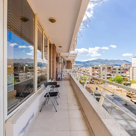 Spacious City-view Overlooking Apartment