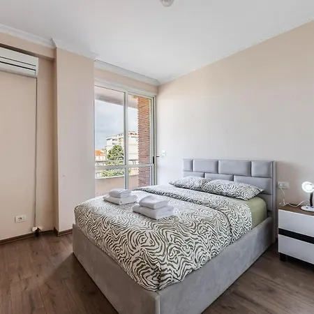 Apartment Spacious City-view Overlooking