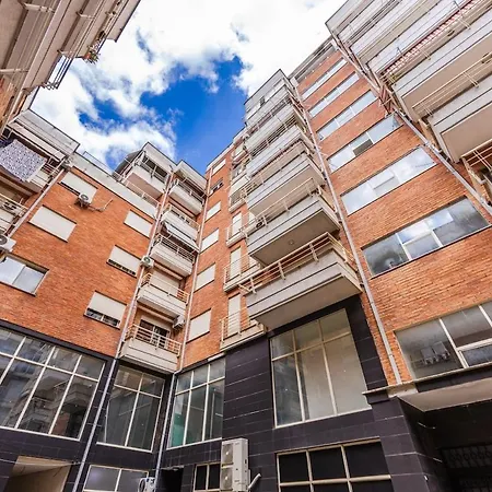 Spacious City-view Overlooking Apartment *