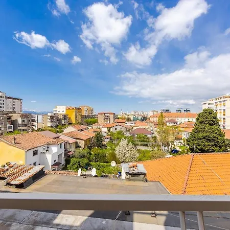 Spacious City-view Overlooking